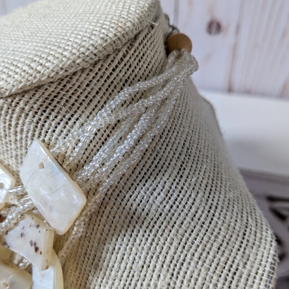 Multi-Strand Shell Cluster Necklace NWOT - Picture 8 of 8